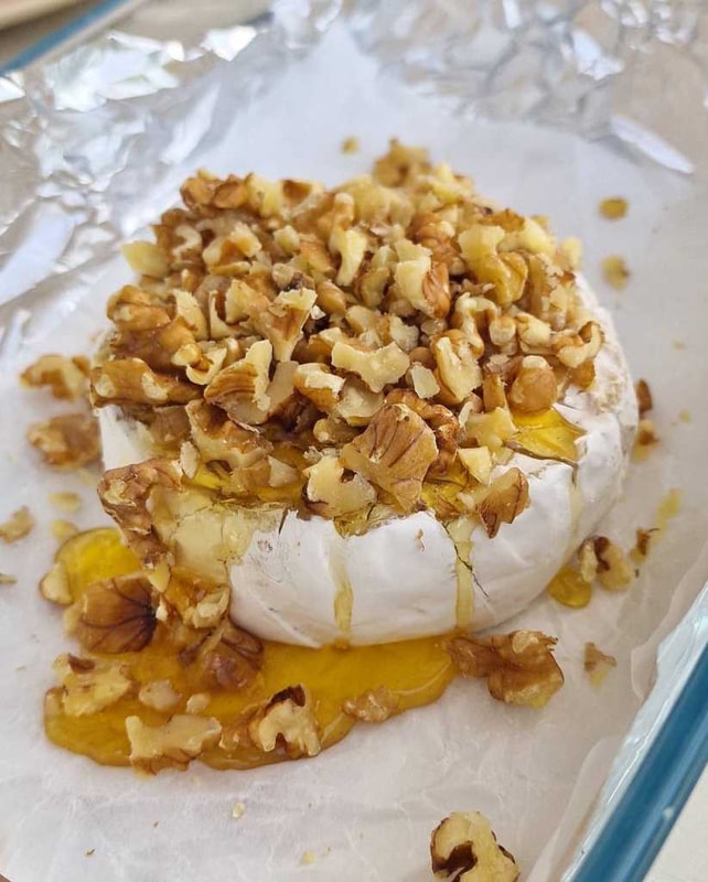 Brie with honey and Walnuts