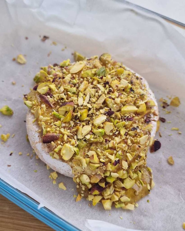 brie with pistachio and strawberries