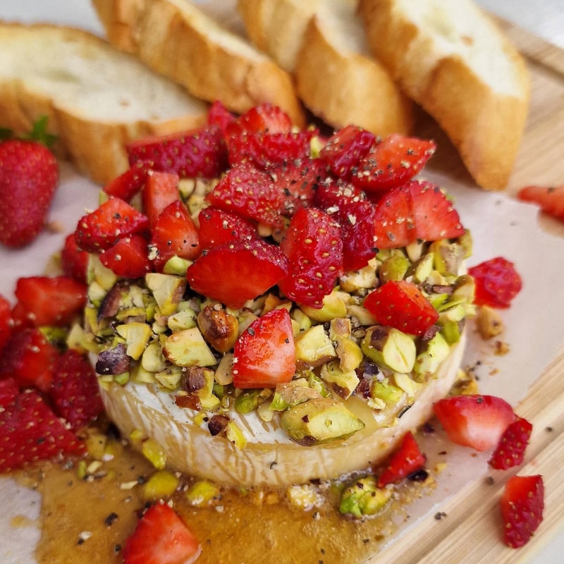 Baked Brie with Pistachios and Strawberry