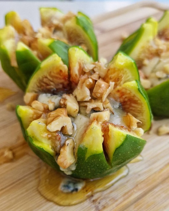 Baked Figs with Blue Cheese