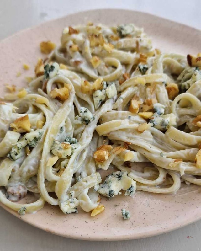  Blue cheese pasta with walnuts