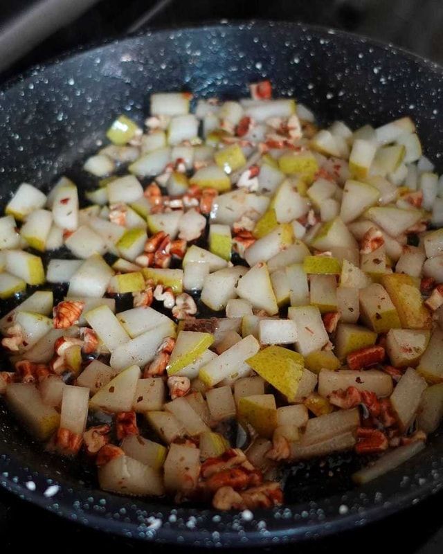 caramelizing pears