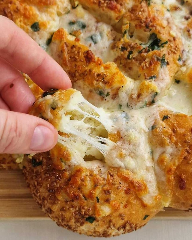 Cheesy Garlic Pull-Apart Bread