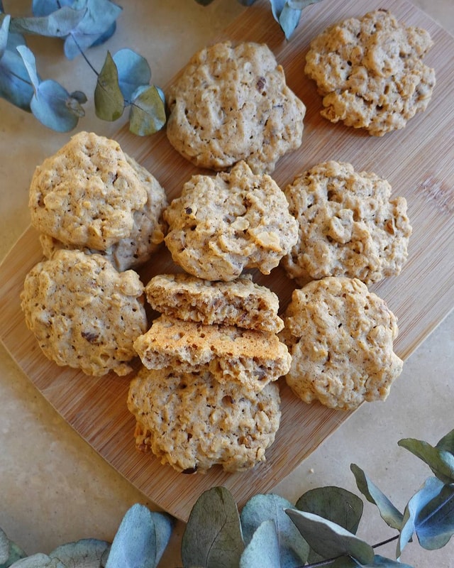 Christmas Oatmeal Cookies (refined sugar-free)