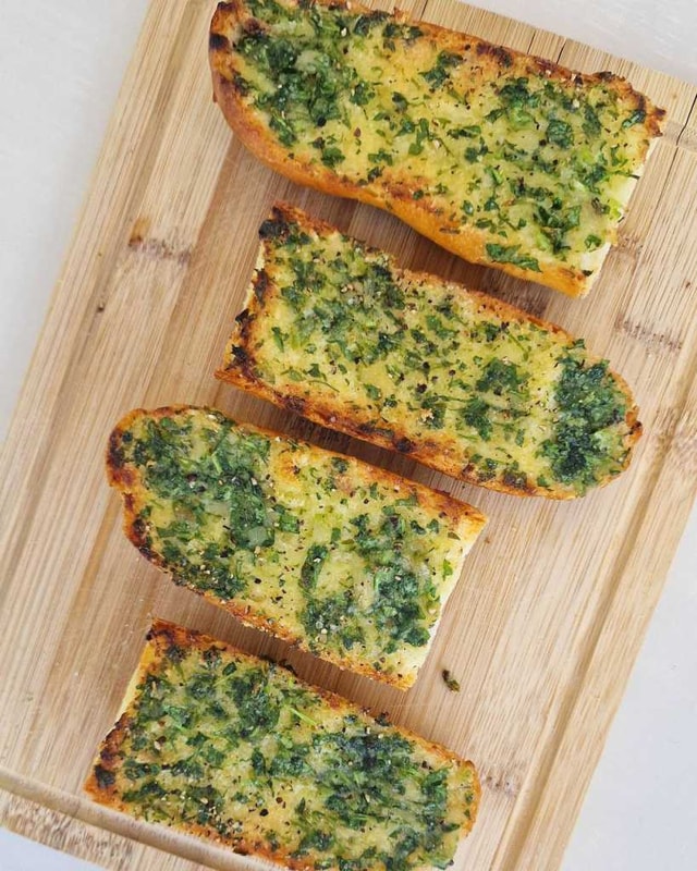 Crispy Garlic Bread with parsley