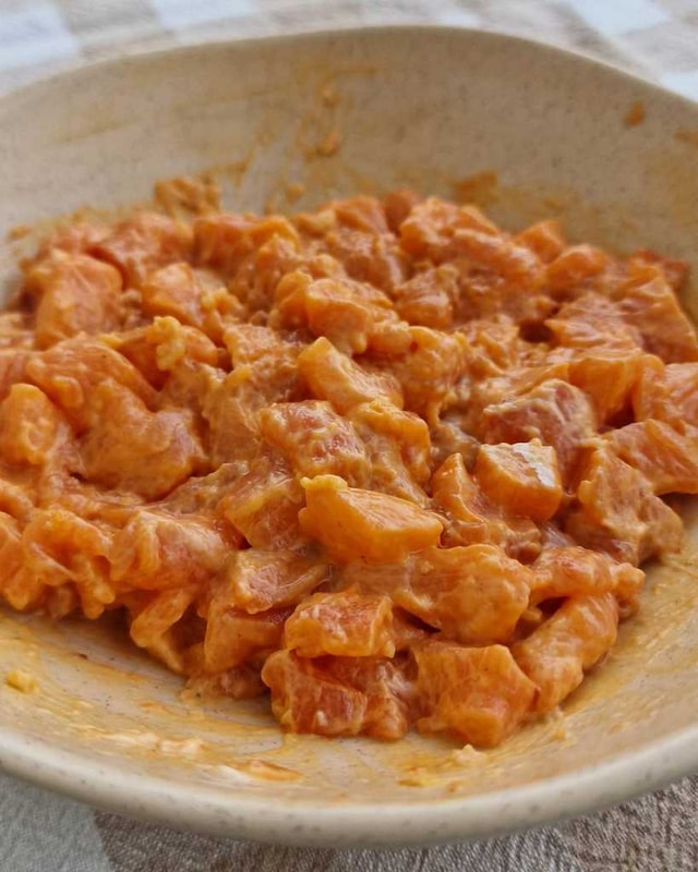 salmon filet with Sriracha, mayo, garlic and lemon juice