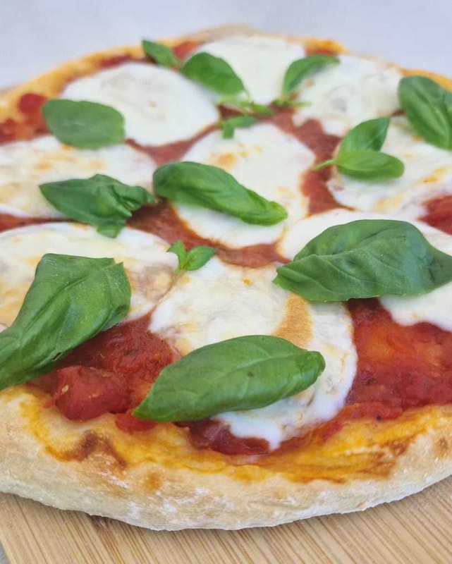 Easy Pizza Margherita recipe