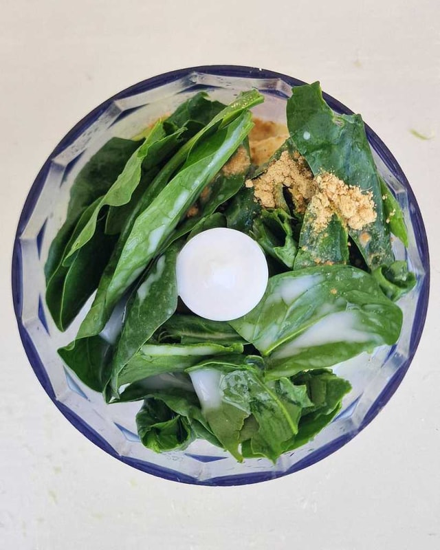 making green smoothie