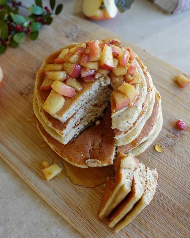 Healthy Apple Cinnamon Pancakes