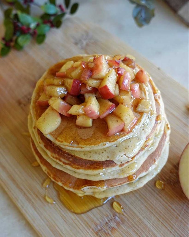 Healthy Apple Cinnamon Pancakes