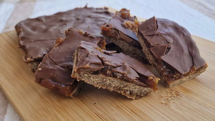 Healthy Peanut Butter Twix Bars