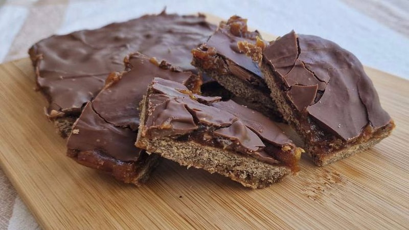 Healthy Peanut Butter Twix Bars