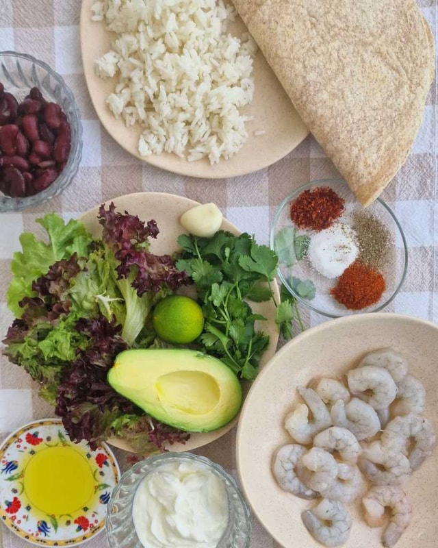 Healthy Shrimp Burrito with avocado and yogurt recipe ingredients
