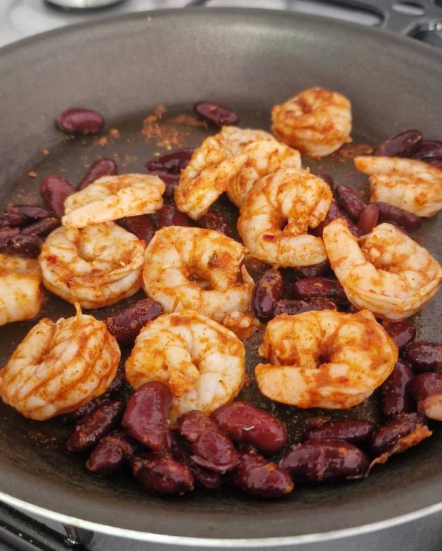 shrimp and beans for Healthy Shrimp Burrito with avocado, beans and yogurt recipe