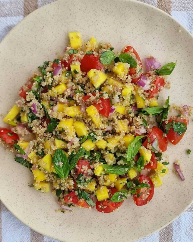 Salad with mango quinoa tomatoes