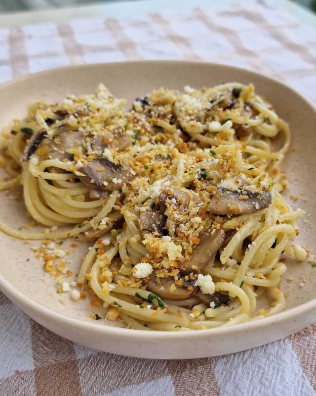 Mushroom Breadcrumbs Pasta with Truffle oil recipe