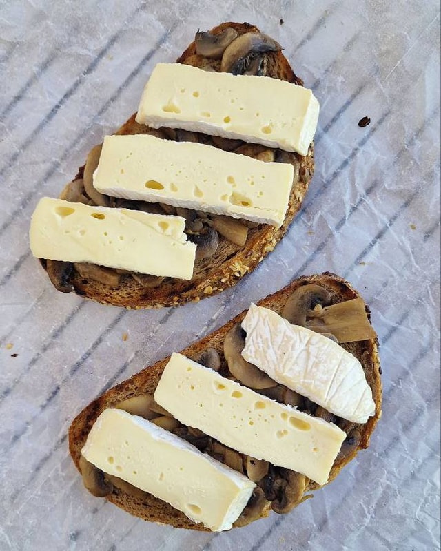Mushroom Bruschetta with Brie and Truffle oil recipe