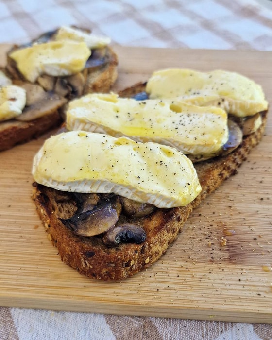 Mushroom Bruschetta with Brie cheese and Truffle Oil