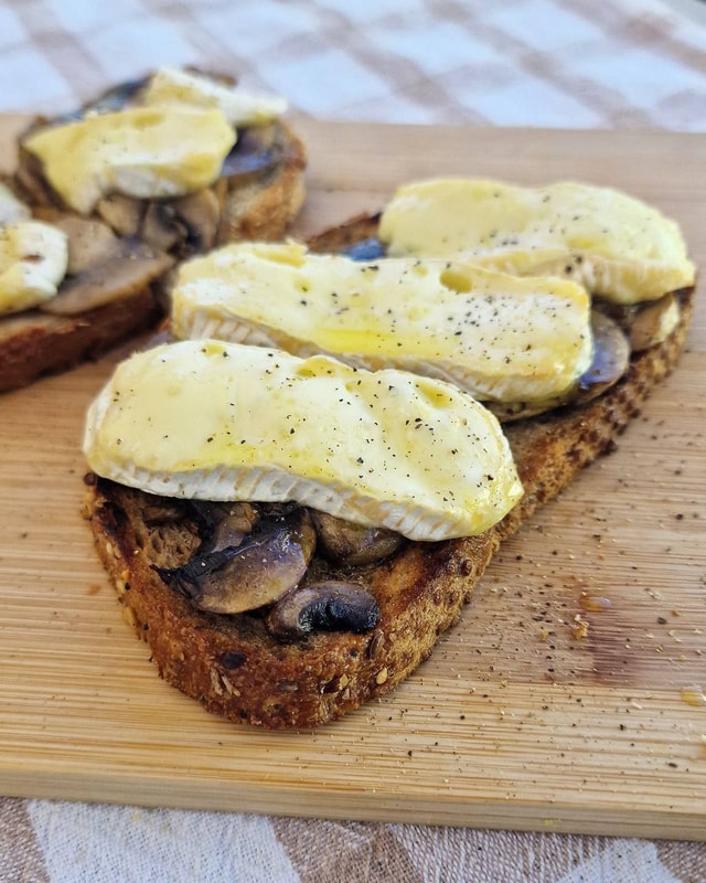 Mushroom Bruschetta with Brie cheese and Truffle Oil