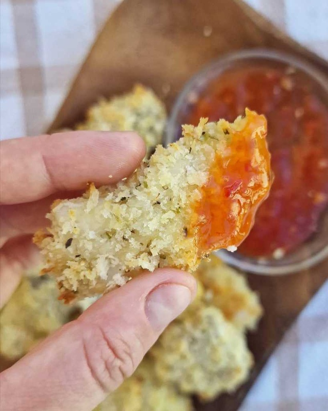 fish nuggets with sweet chili sauce