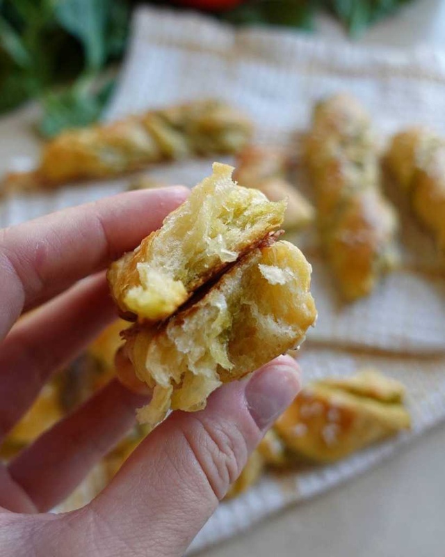 Pesto Cheese Twists