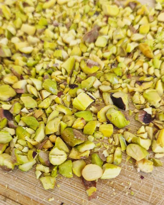 chopped pistachios