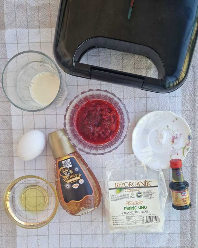 gluten free raspberry waffles ingredients