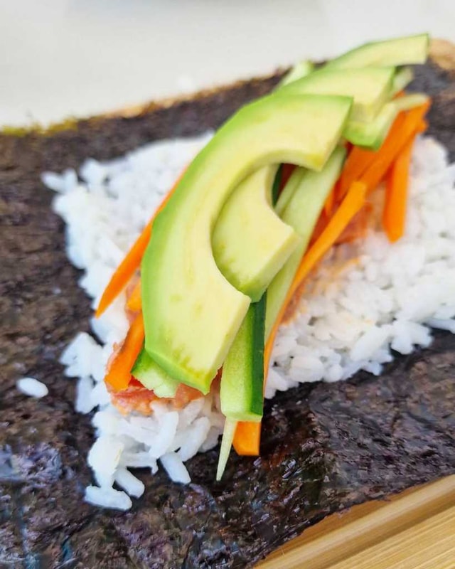 assembling tuna hand roll