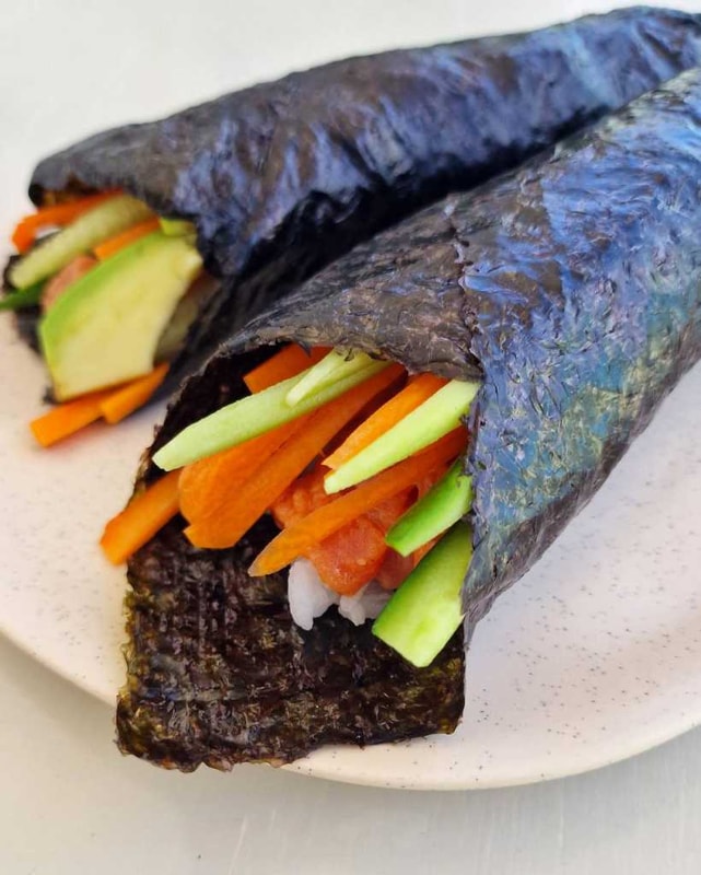 Spicy tuna sushi hand roll