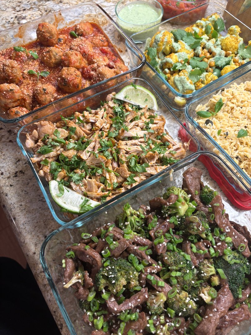 Hearty meatballs, shredded chicken, and beef with broccoli.