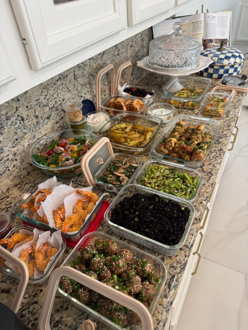 Full spread of high-protein meal prep in glass containers.